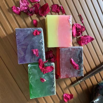 Shelf Life 2 Years Yoni Bar Herbal Soap pour les soins de santé féminins et les parties privées