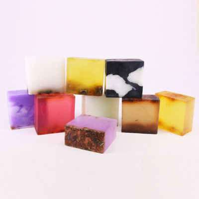 Produit d'hygiène féminine 100g de savon organique pour le nettoyage vaginal avec des ingrédients naturels